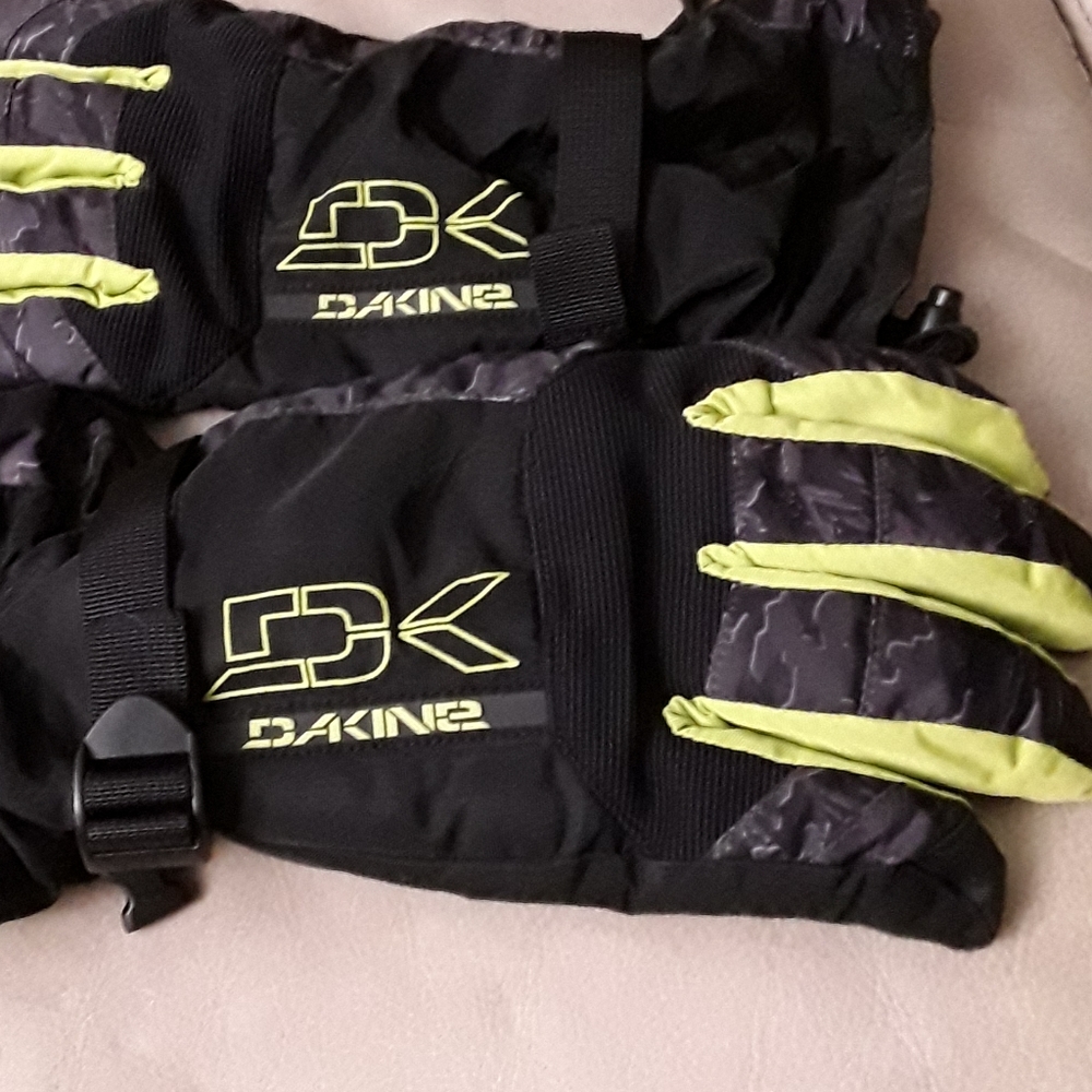 Dakine ski gloves good condition